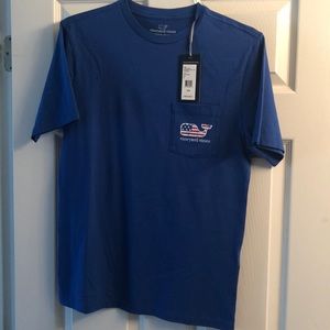 Men’s xs whale flag vineyard vines t-shirt